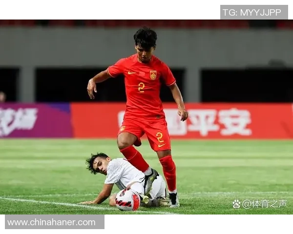 U19国足门将表现惊艳多次扑救助球队上半场零封哥伦比亚U19